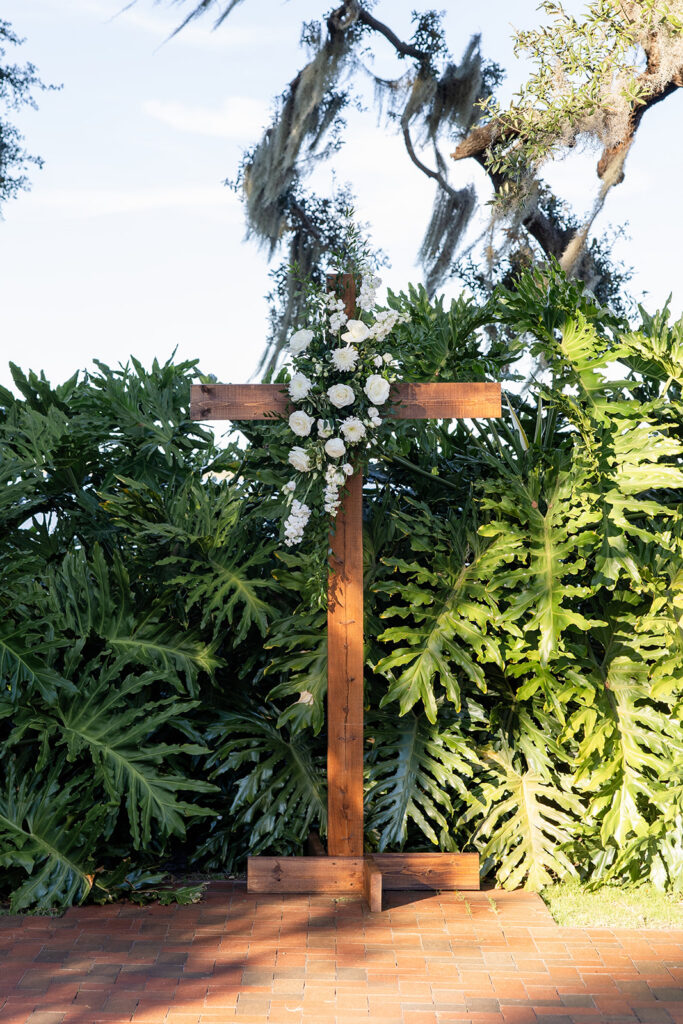 outdoor wedding ceremony at Adams Estate in Lake Alfred, Florida, captured by Snapshots by Gabriela