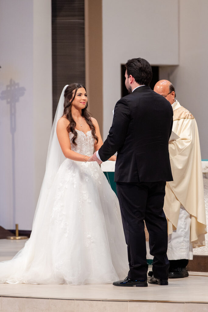 wedding ceremony near historic estate wedding venue Casa Feliz in Winter Park, Florida, photographed by Snapshots by Gabriela