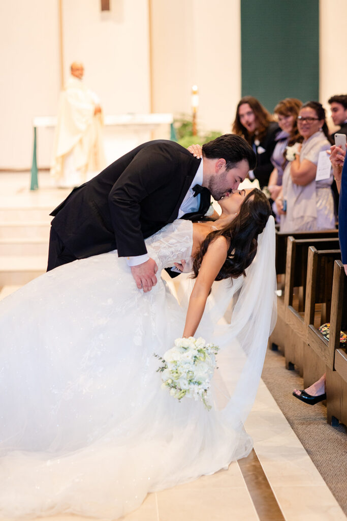 wedding ceremony near historic estate wedding venue Casa Feliz in Winter Park, Florida, photographed by Snapshots by Gabriela