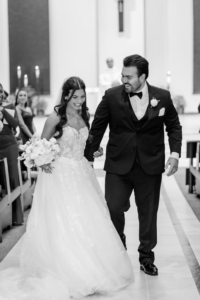 wedding ceremony near historic estate wedding venue Casa Feliz in Winter Park, Florida, photographed by Snapshots by Gabriela