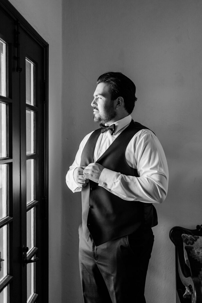 groom getting dressed at historic estate wedding venue Casa Feliz in Winter Park, Florida, photographed by Snapshots by Gabriela