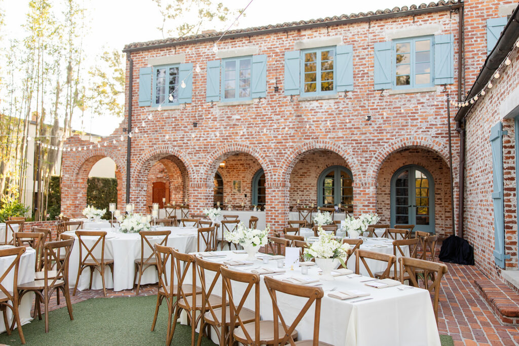 reception tables at historic estate wedding venue Casa Feliz in Winter Park, Florida, photographed by Snapshots by Gabriela