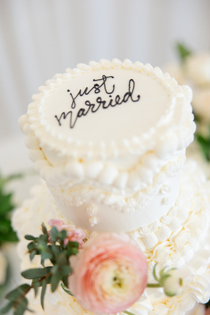 wedding cake at a spring wedding at Lake Mary Events Center, captured by Snapshots by Gabriela